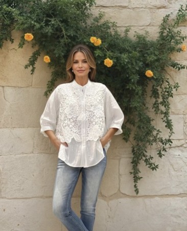 Lace Vakker bluse med blonder i front 